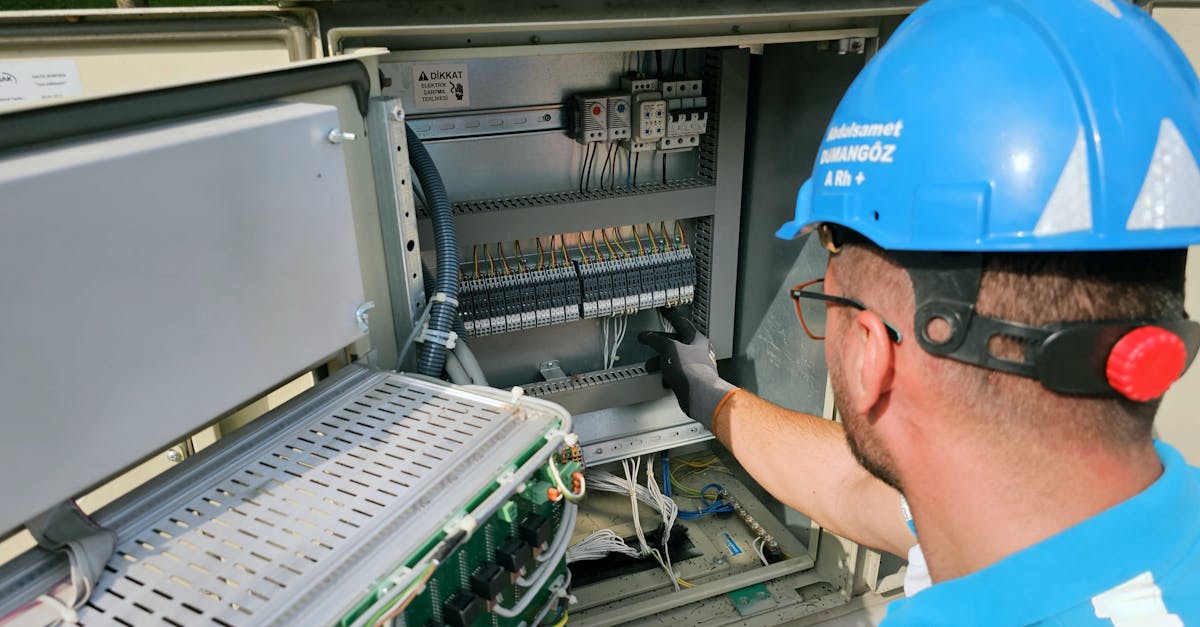 Differences Between Standard and Smart Circuit Breakers