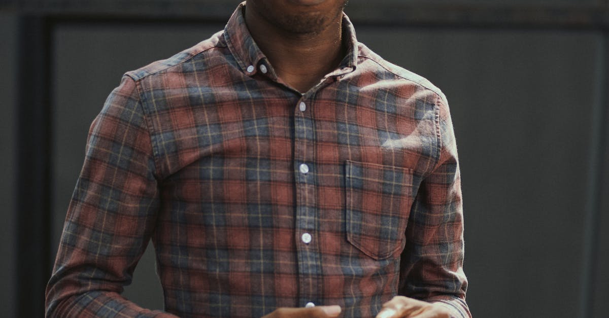 How to Choose the Right Electrician for Home Repairs